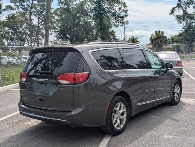 2017 Chrysler Pacifica Touring-L Plus