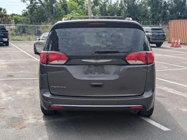 2017 Chrysler Pacifica Touring-L Plus