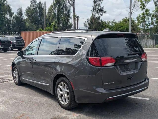 2017 Chrysler Pacifica Touring-L Plus