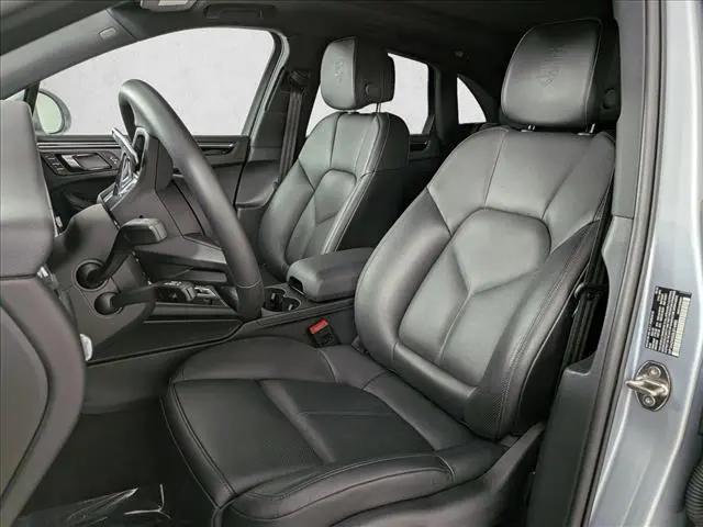 2025 Porsche Macan T