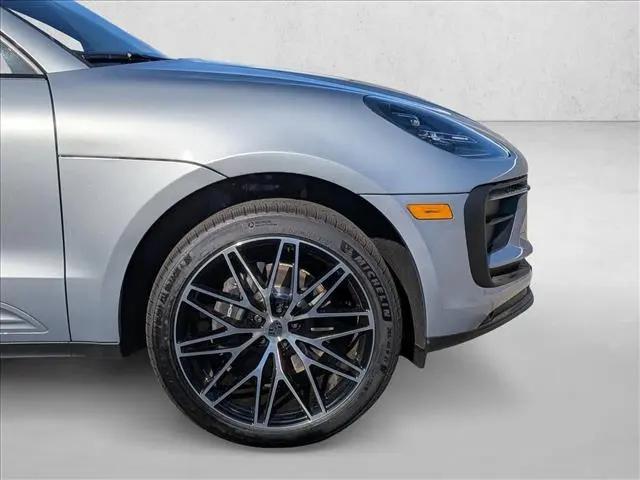2025 Porsche Macan T