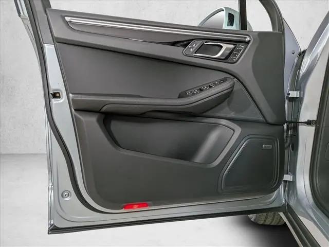 2025 Porsche Macan T