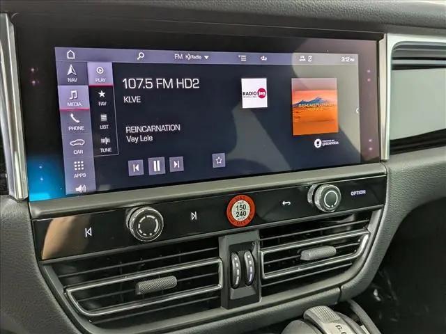 2025 Porsche Macan T