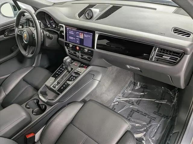 2025 Porsche Macan T