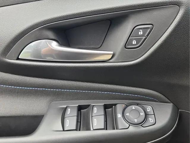 2026 Buick NV Sport Touring FWD