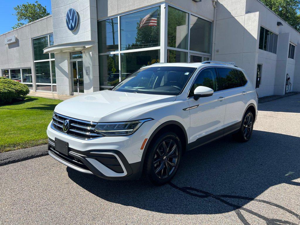 Pure White 2022 Volkswagen Tiguan SUV / Crossover All-Wheel Drive Automatic