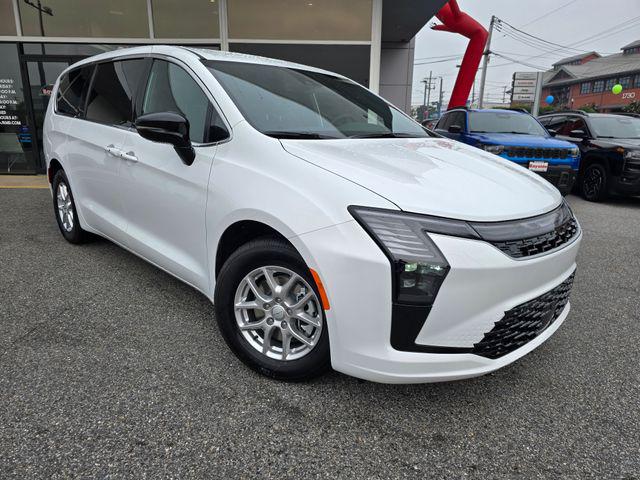 2027 Chrysler Pacifica PACIFICA SELECT