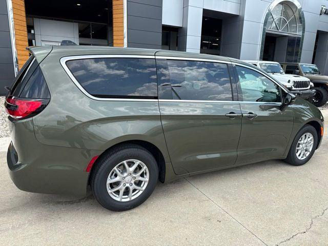 2027 Chrysler Pacifica PACIFICA SELECT