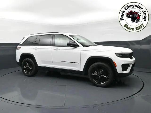 2023 Jeep Grand Cherokee Altitude 4x4 for sale in Burnsville, MN