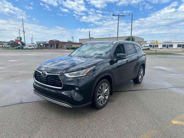 2021 Toyota Highlander Platinum for sale in Bloomington, IL