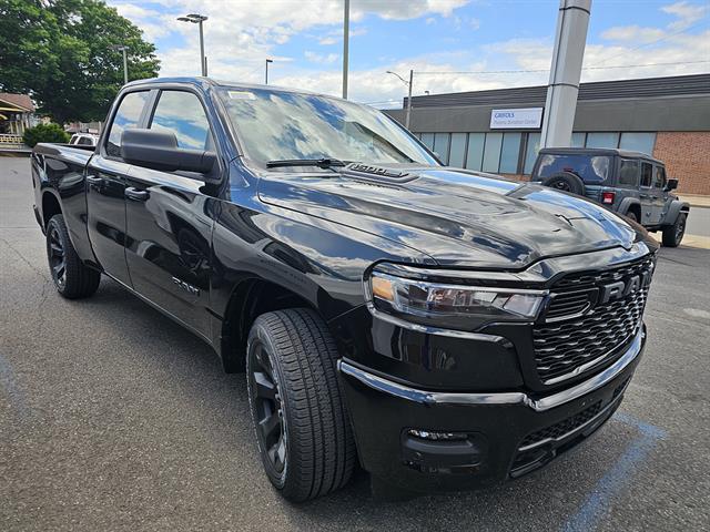2026 RAM Ram 1500 RAM 1500 EXPRESS QUAD CAB 4X4 64 BOX