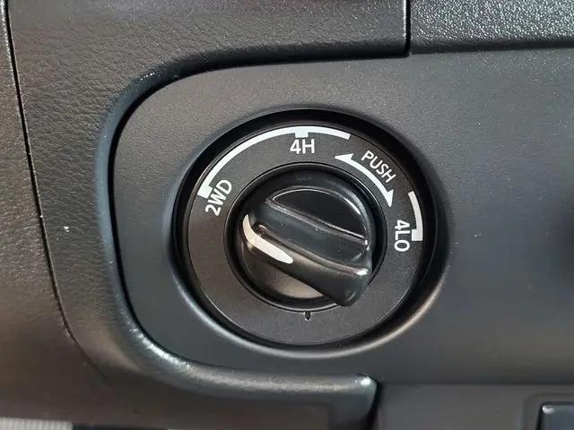 2025 Nissan Frontier Crew Cab SV 4x4