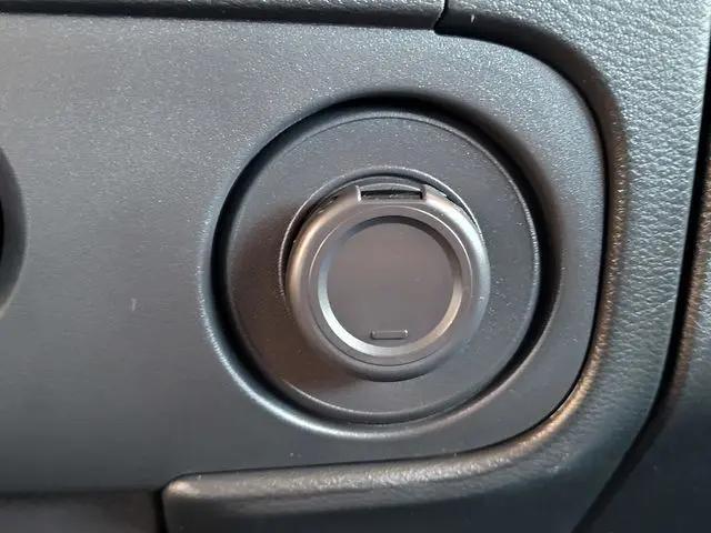 2025 Nissan Frontier Crew Cab SV 4x4
