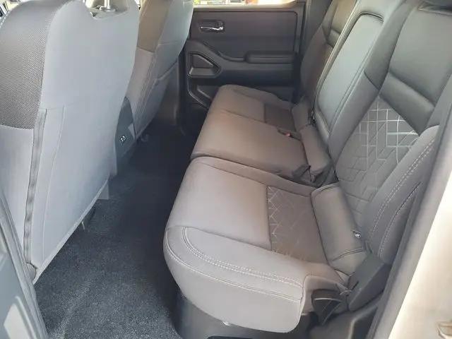 2025 Nissan Frontier Crew Cab SV 4x4