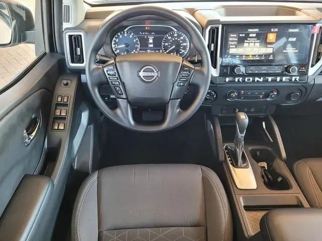 2025 Nissan Frontier Crew Cab SV 4x4