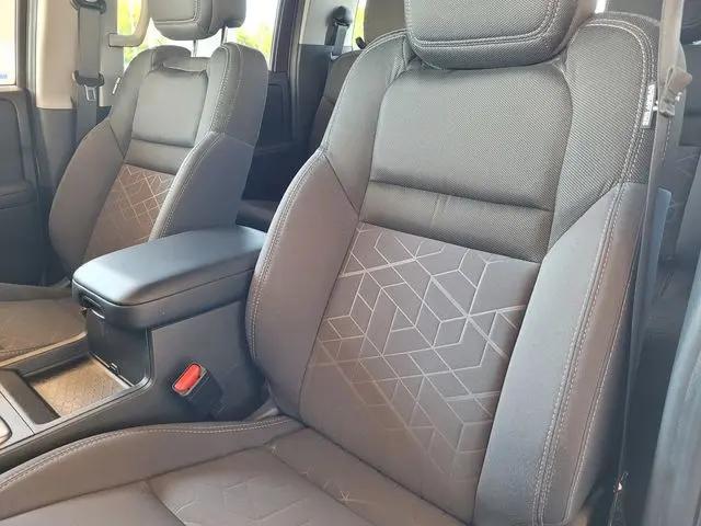 2025 Nissan Frontier Crew Cab SV 4x4