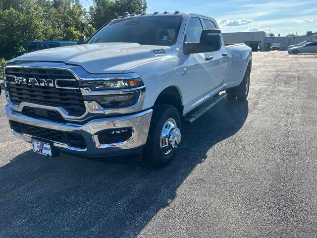 2026 RAM Ram 3500 RAM 3500 TRADESMAN CREW CAB 4X4 8 BOX