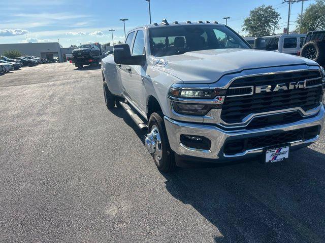 2026 RAM Ram 3500 RAM 3500 TRADESMAN CREW CAB 4X4 8 BOX