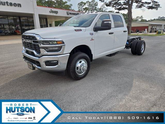 2026 RAM 3500 Chassis RAM 3500 TRADESMAN CREW CAB CHASSIS 4X4 60 CA