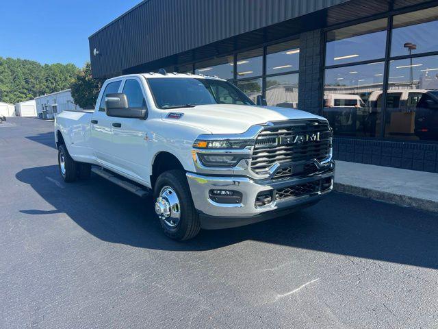 2026 RAM Ram 3500 RAM 3500 TRADESMAN CREW CAB 4X4 8 BOX