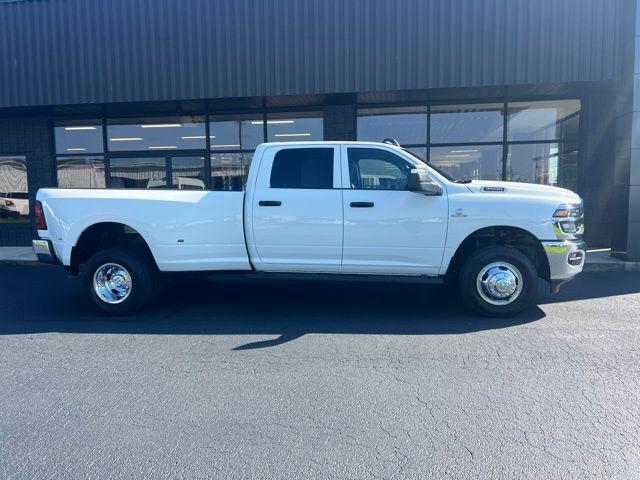 2026 RAM Ram 3500 RAM 3500 TRADESMAN CREW CAB 4X4 8 BOX