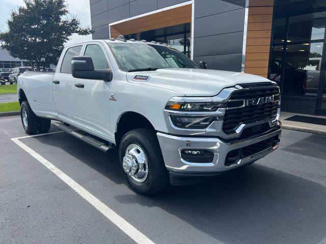 2026 RAM Ram 3500 RAM 3500 TRADESMAN CREW CAB 4X4 8 BOX