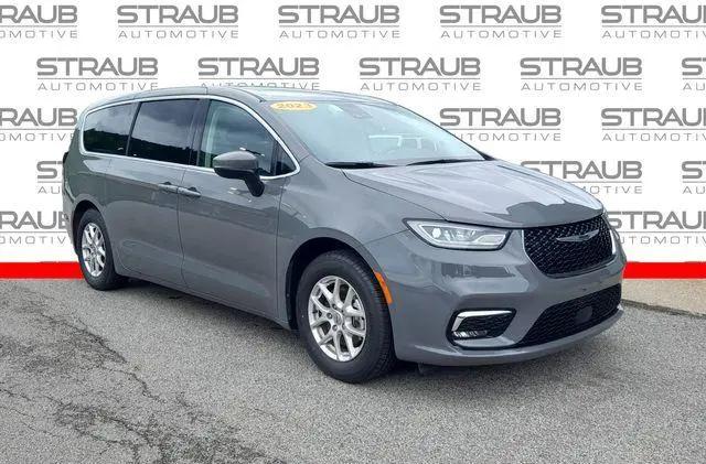 2023 Chrysler Pacifica Touring L for sale in Wheeling, WV