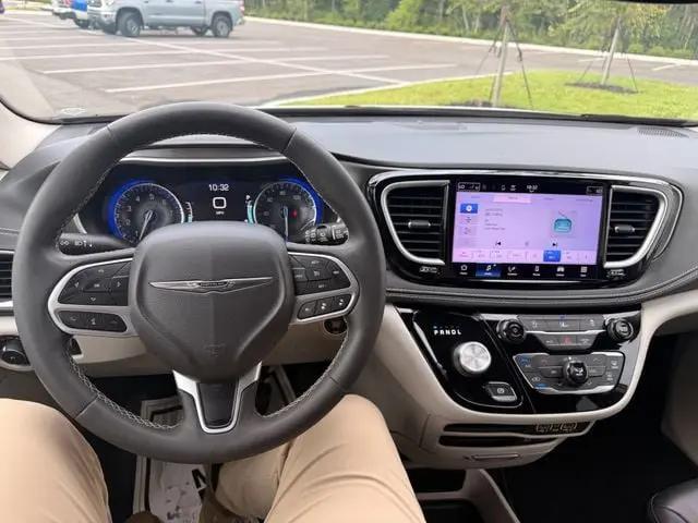2022 Chrysler Pacifica Touring L AWD
