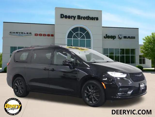 2021 Chrysler Pacifica Touring AWD for sale in Iowa City, IA