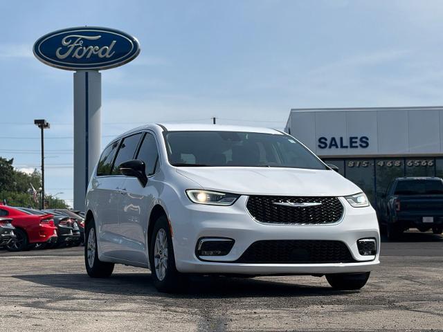 2024 Chrysler Pacifica Touring L for sale in Manteno, IL
