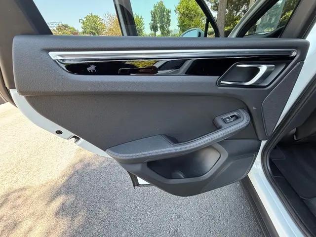 2019 Porsche Macan Macan