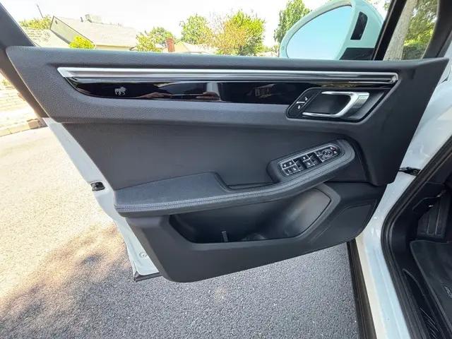 2019 Porsche Macan Macan