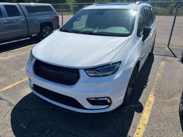 2025 Chrysler Pacifica Limited for sale in Sterling Heights, MI