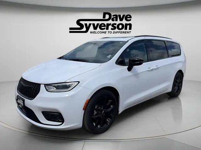 2025 Chrysler Pacifica Limited for sale in Albert Lea, MN