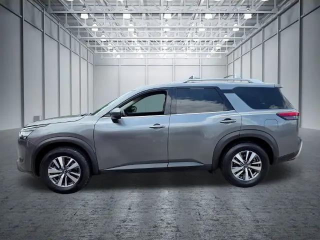 2022 Nissan Pathfinder SL 2WD