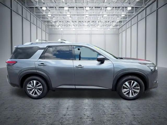 2022 Nissan Pathfinder SL 2WD