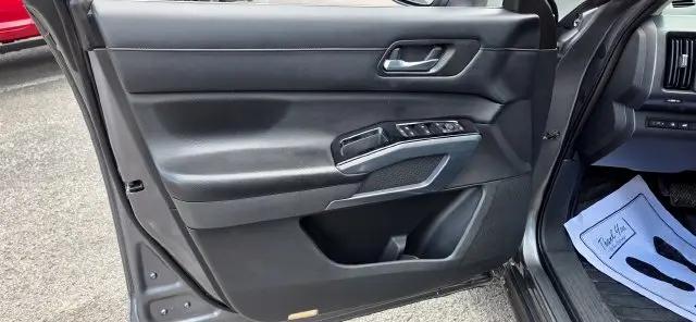 2022 Nissan Pathfinder SL 2WD