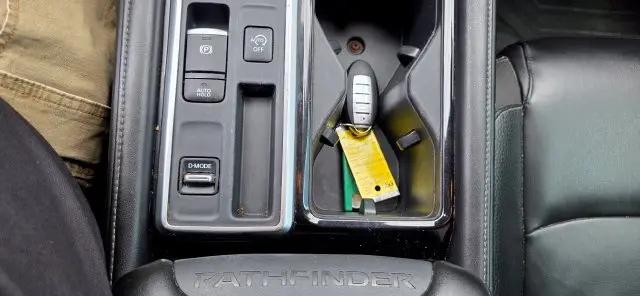 2022 Nissan Pathfinder SL 2WD