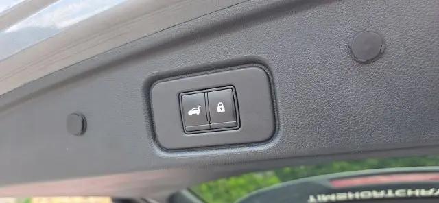 2022 Nissan Pathfinder SL 2WD