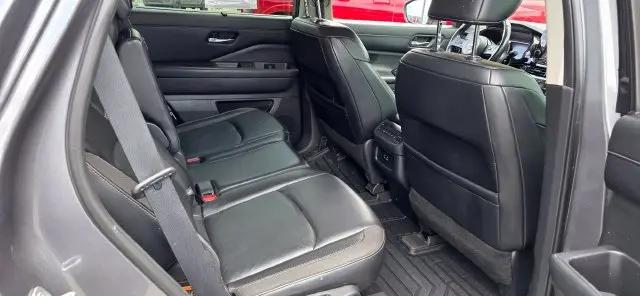 2022 Nissan Pathfinder SL 2WD
