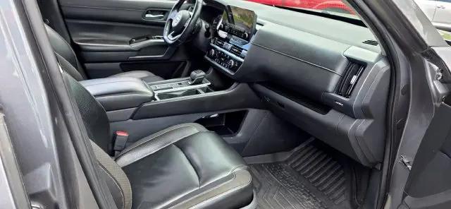 2022 Nissan Pathfinder SL 2WD