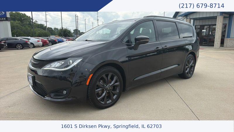 2018 Chrysler Pacifica Limited for sale in Springfield, IL