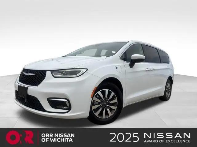 2023 Chrysler Pacifica Hybrid Touring L for sale in Wichita, KS