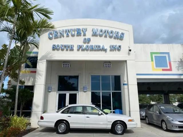 1995 Ford Crown Victoria Base for sale in Pompano Beach, FL