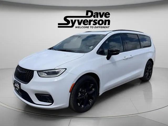 2025 Chrysler Pacifica Limited for sale in Albert Lea, MN