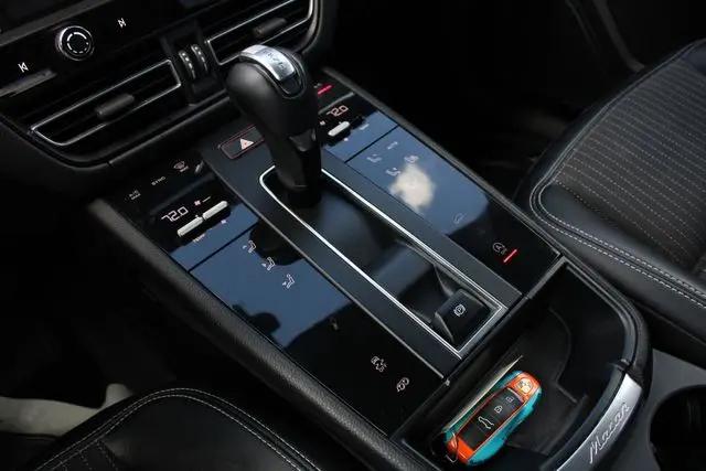 2023 Porsche Macan T