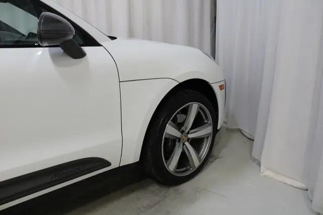 2023 Porsche Macan T