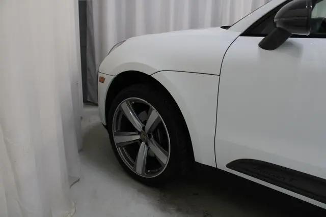 2023 Porsche Macan T