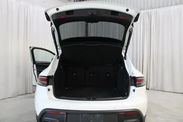 2023 Porsche Macan T