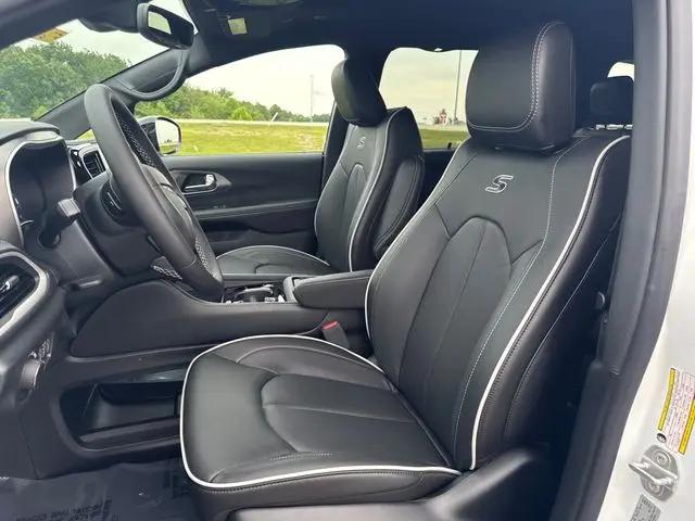 2027 Chrysler Pacifica Limited